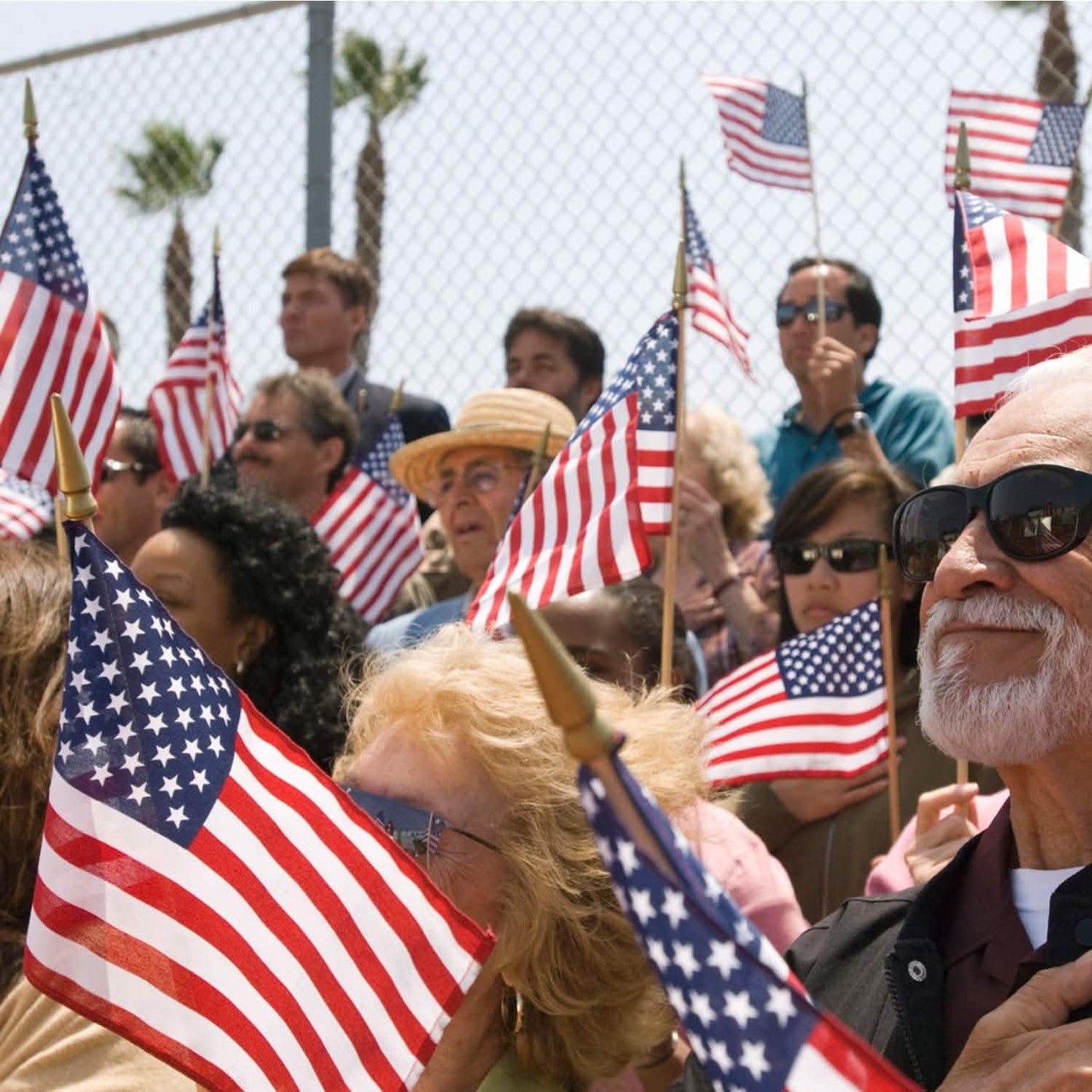 100-Pack: USA 4x6 in Wooden Stick Flag DailySale