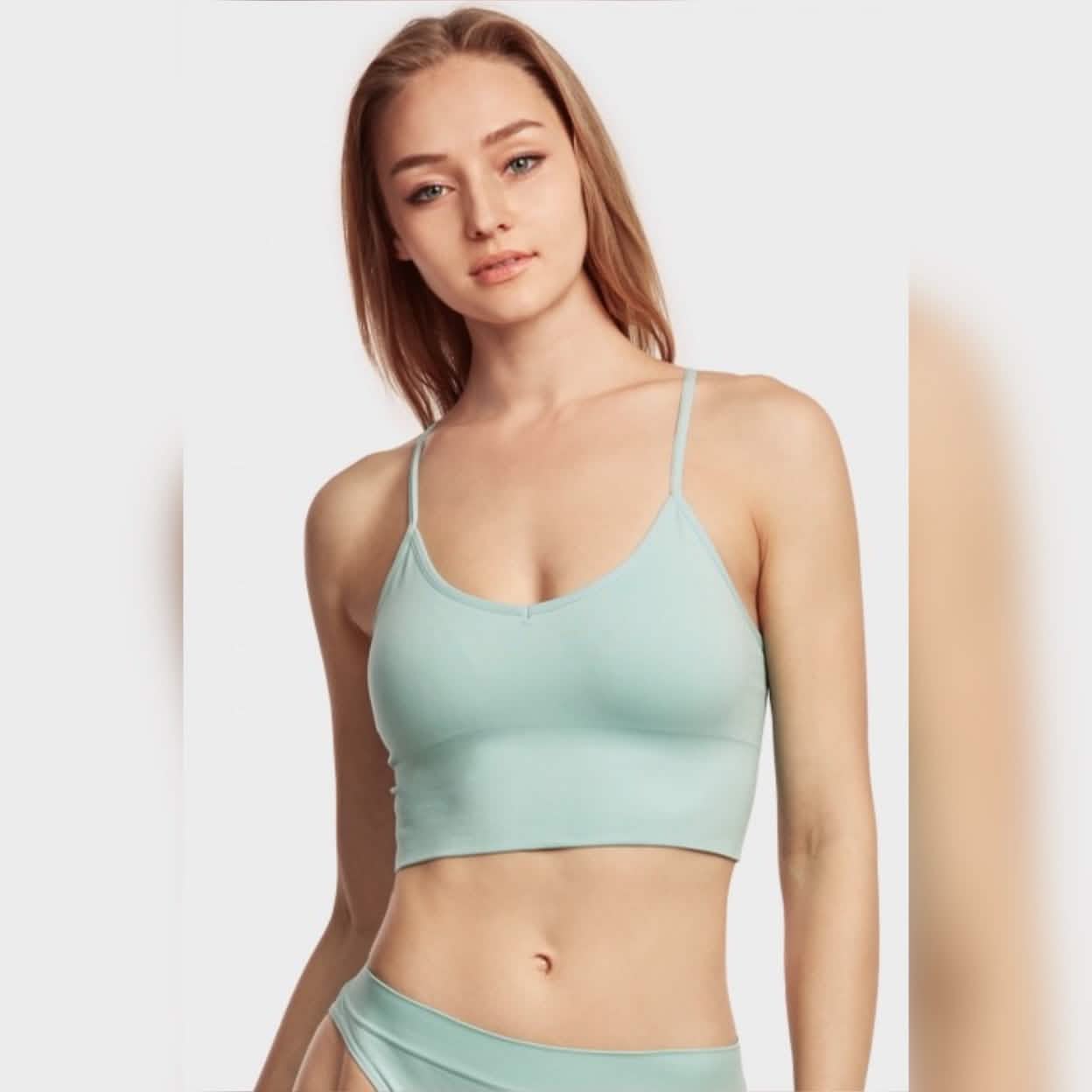 3-Pack: Women's Breathable Seamless Spaghetti Strap Sports Bra DailySale