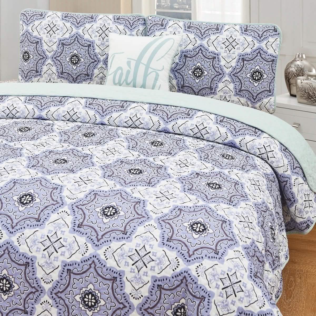 4-Piece Set: Printed Pattern Quilt Set DailySale