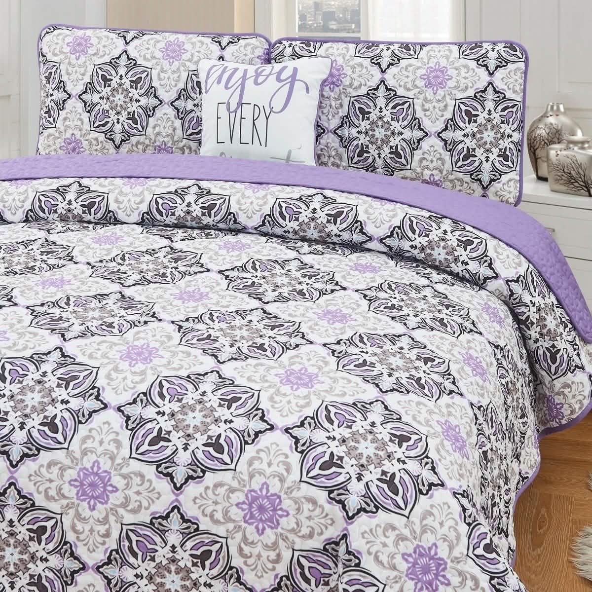 4-Piece Set: Printed Pattern Quilt Set DailySale