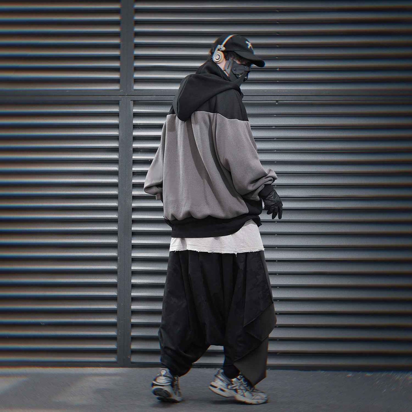 HiH51 Black T-Tech Hoodie