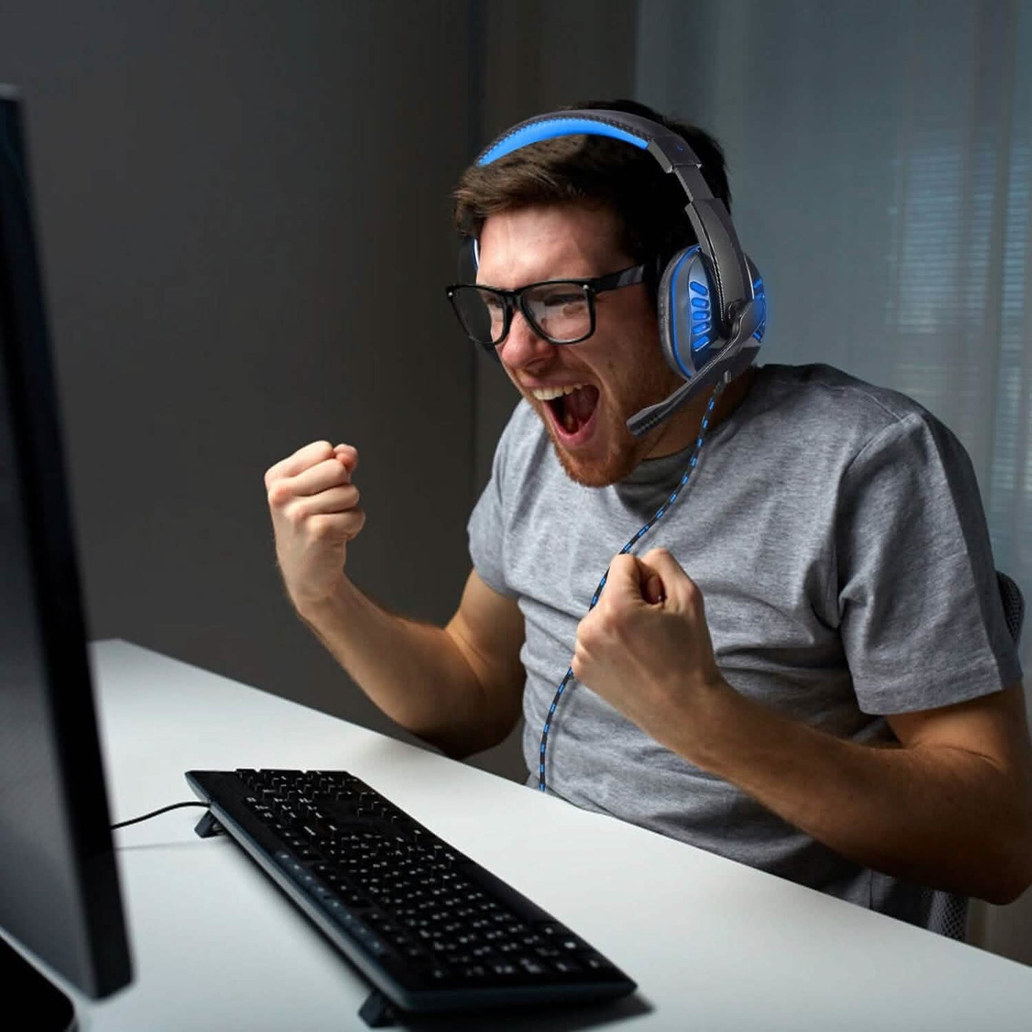 Gaming Headsets Stereo Noise Isolation Over Ear Headphone with LED Light DailySale