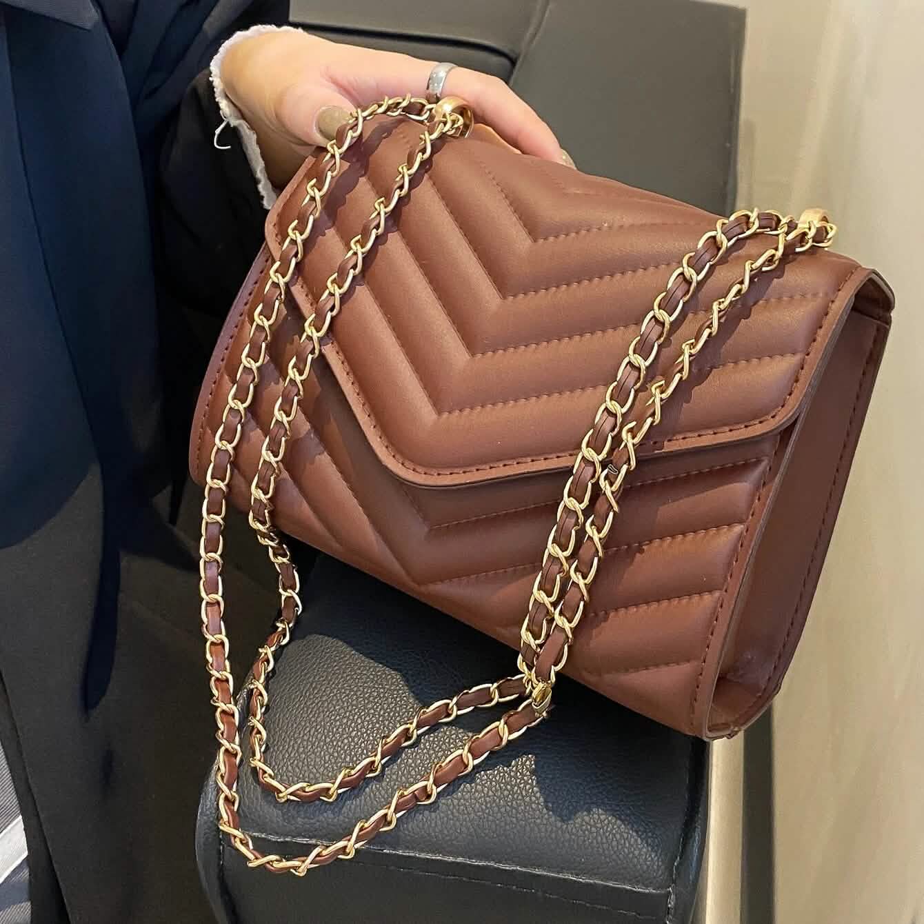 Quilted Pattern Flap Chain Square Bag DailySale
