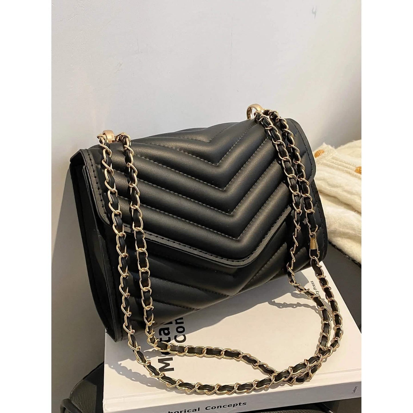 Quilted Pattern Flap Chain Square Bag DailySale
