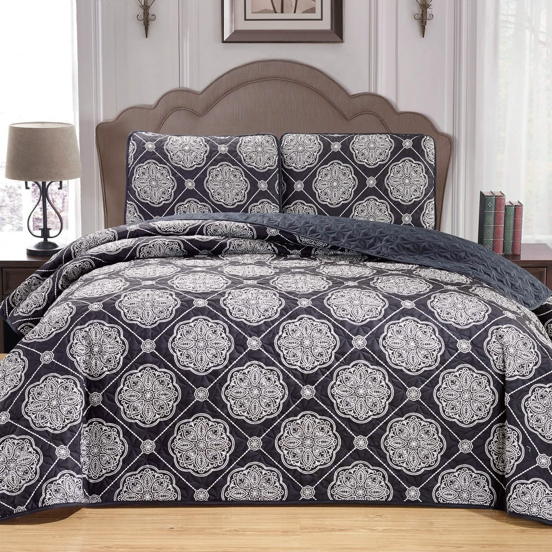 3-Piece Set: Medallion Reversible Oversized Bedspread Coverlet Quilt Bed Cover DailySale