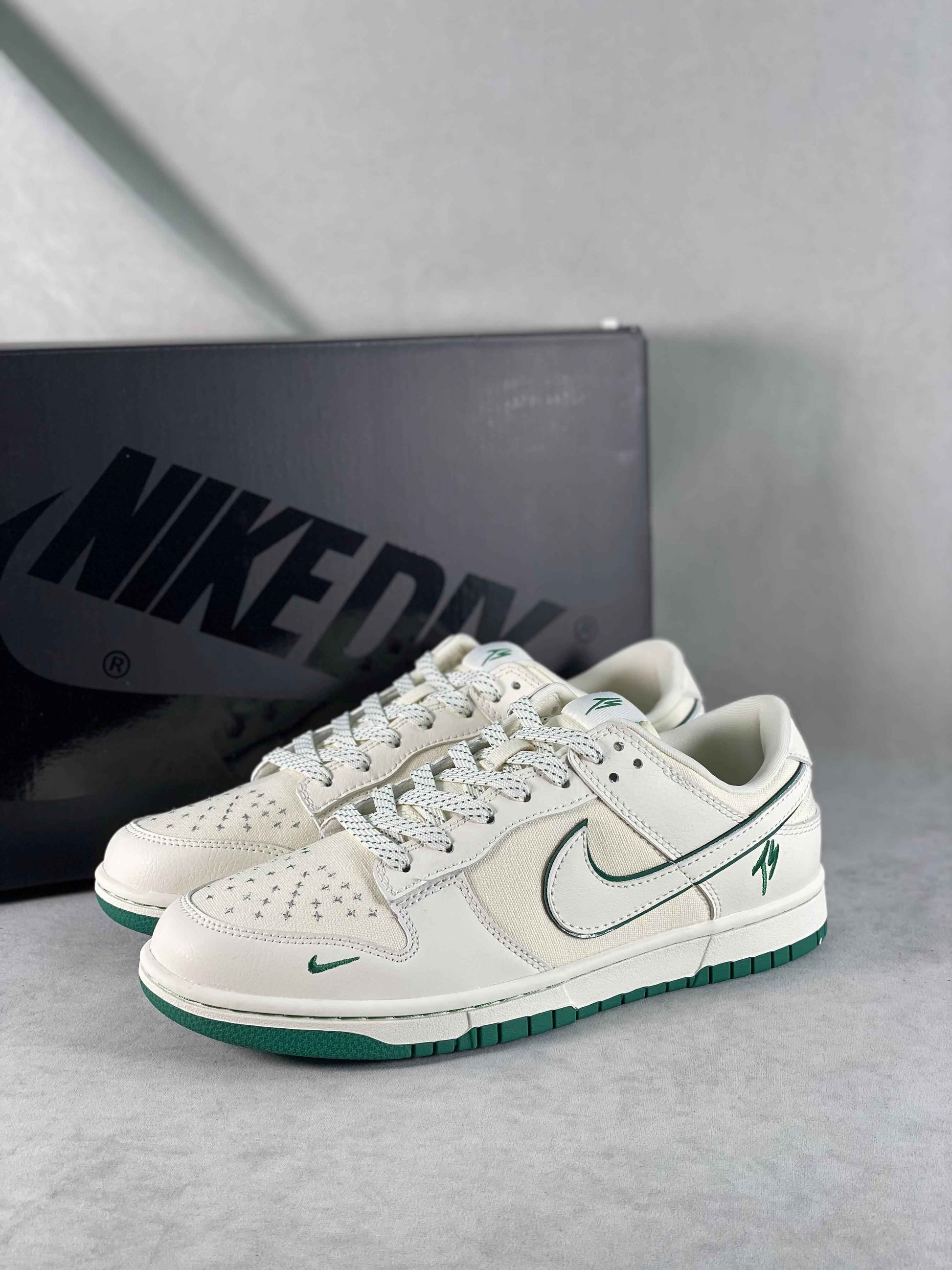 Custom Dunk SB Low x Travis Scott FC1688 109 SneakerNational