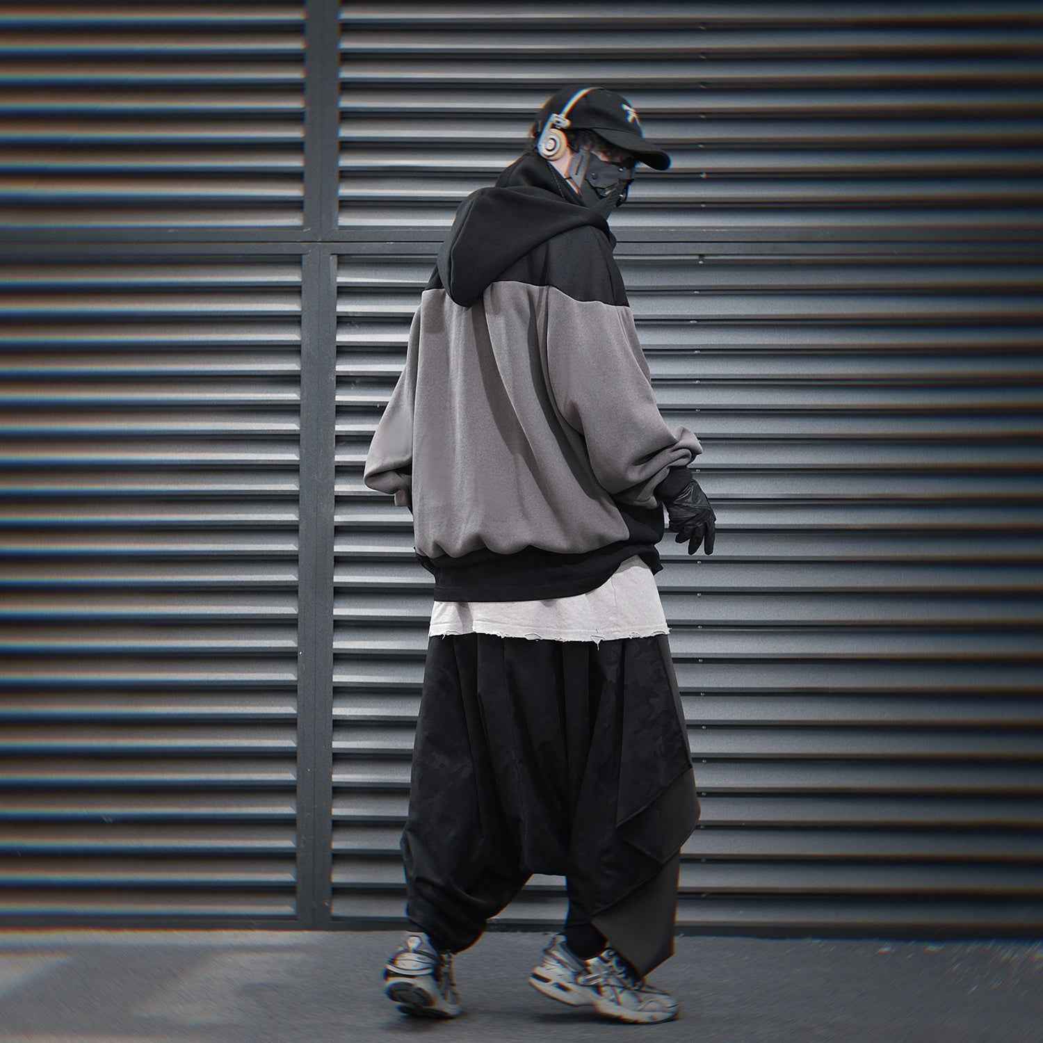 HiH51 Black T-Tech Hoodie