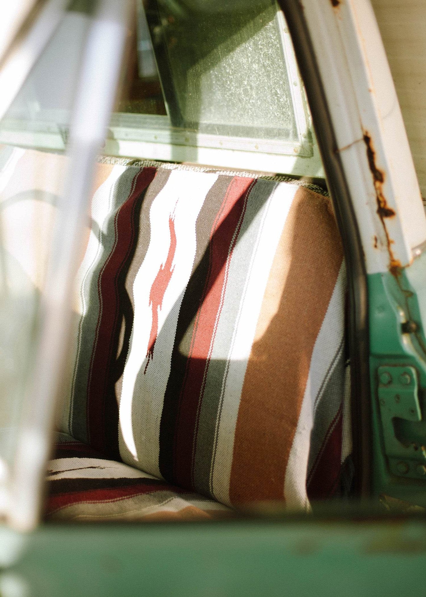 Calle Blanket Iron & Resin