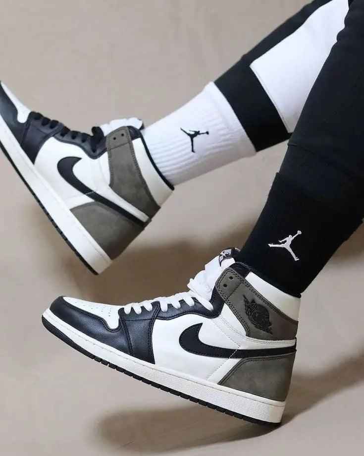 Custom Jordan 1 Retro High Dark Mocha - High Quality Sneakers SneakerNational