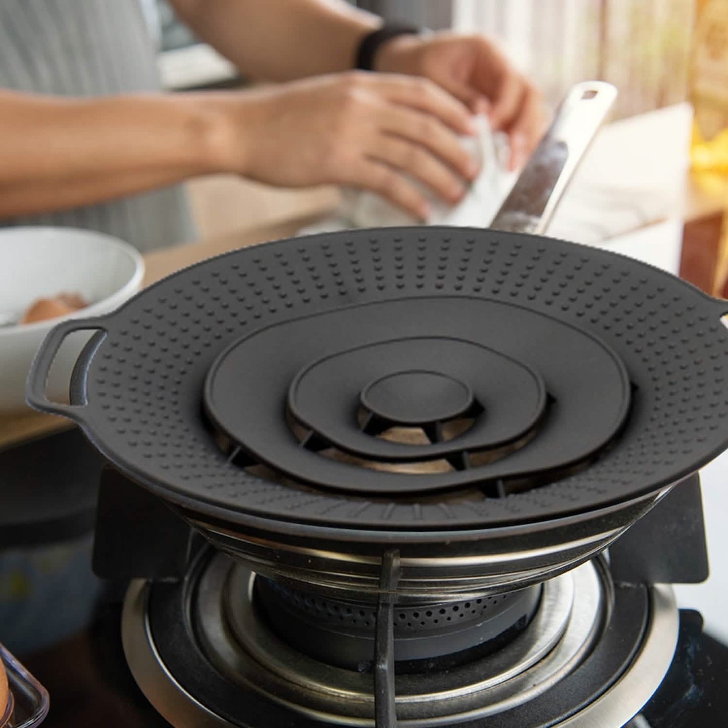 Boil Over Spill Stopper Safeguard Lid Cover For Pots And Pans DailySale