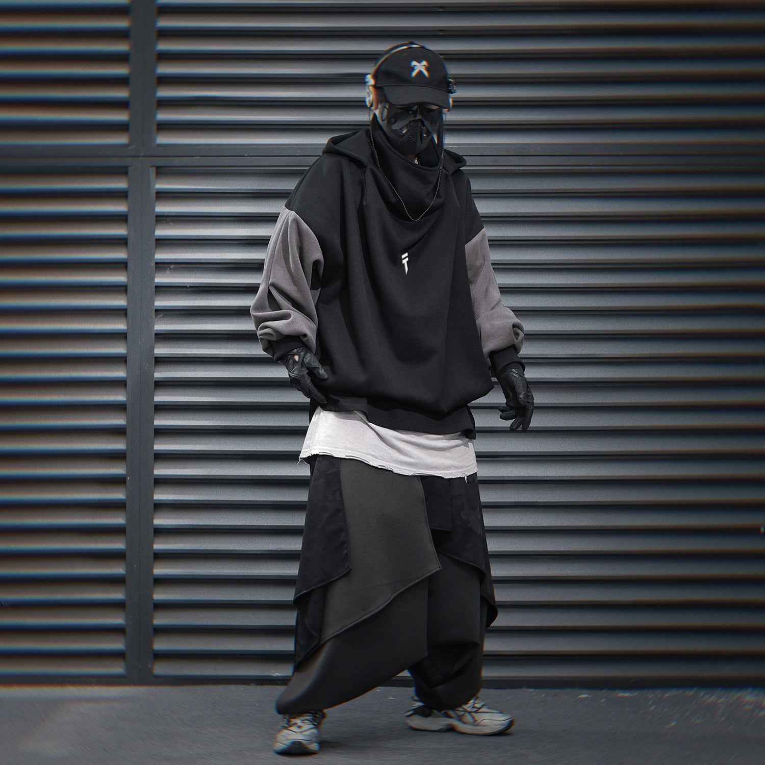HiH51 Black T-Tech Hoodie