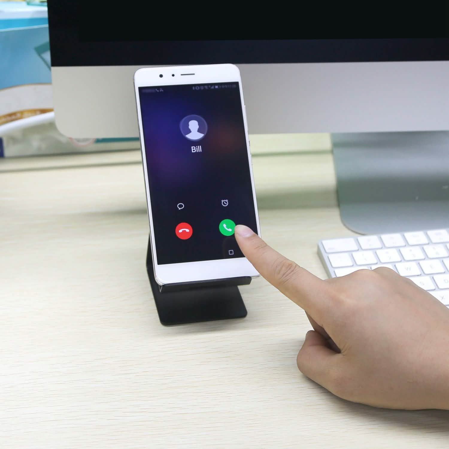 Desktop Aluminum Alloy Smartphone Stand DailySale