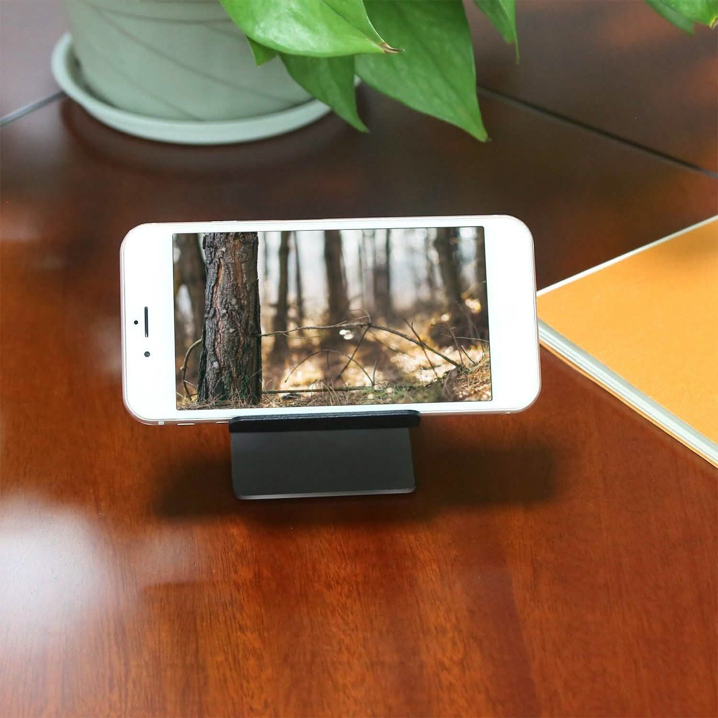 Desktop Aluminum Alloy Smartphone Stand DailySale