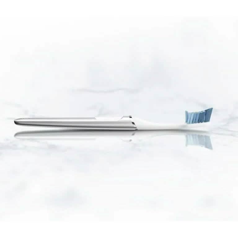 Oral-B Clic Deluxe Starter Kit, Manual Toothbrush with 3 Brush Heads & Magnetic Brush Mount DailySale