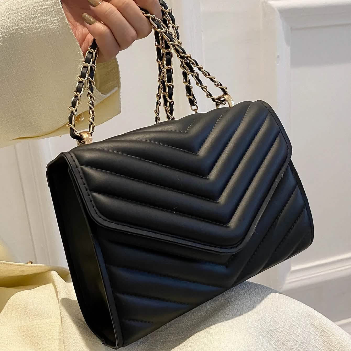 Quilted Pattern Flap Chain Square Bag DailySale