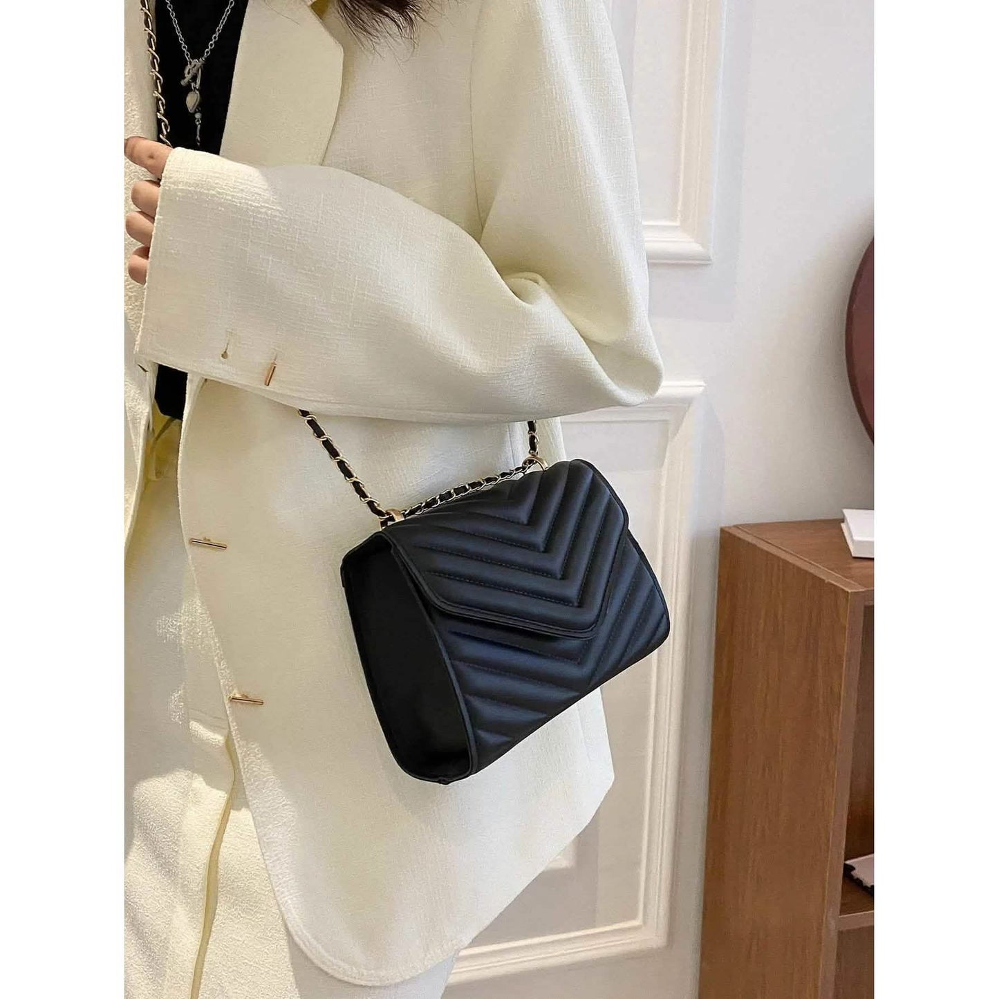 Quilted Pattern Flap Chain Square Bag DailySale