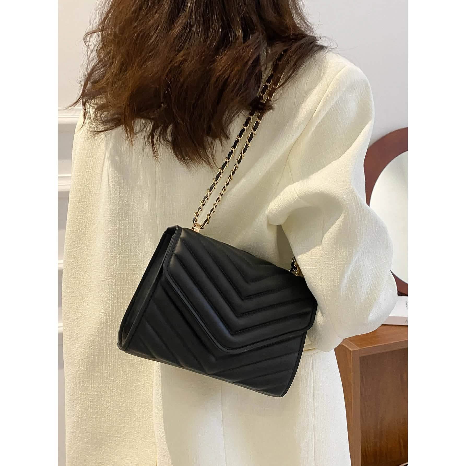 Quilted Pattern Flap Chain Square Bag DailySale