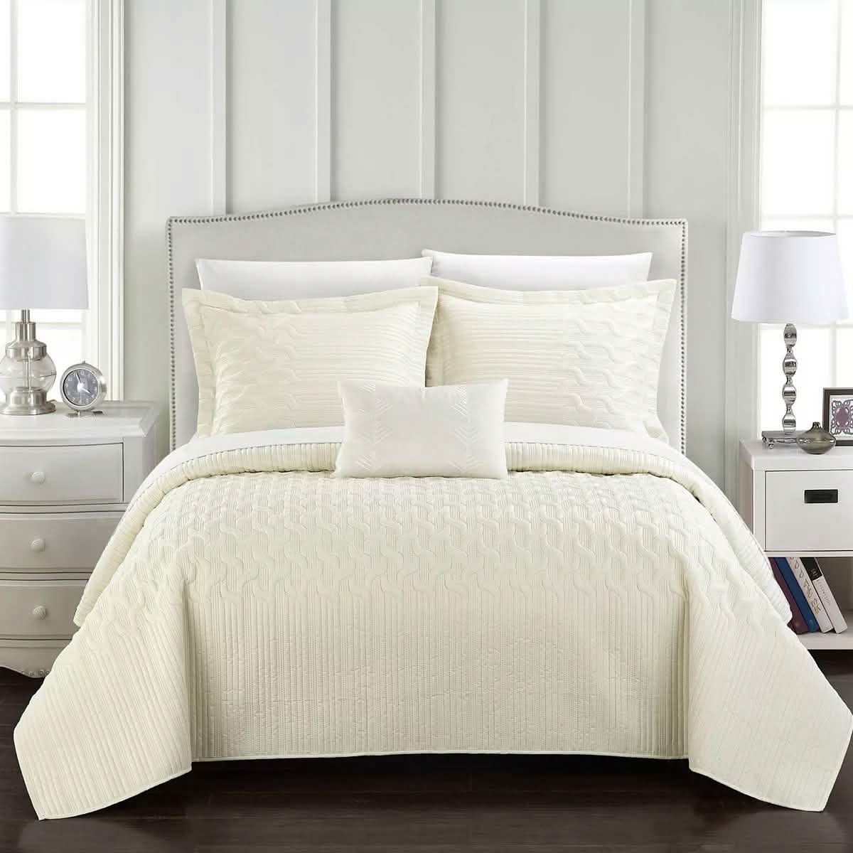 Shaly Quilt Cover Set Interlaced Vine Pattern Quilted Bed DailySale