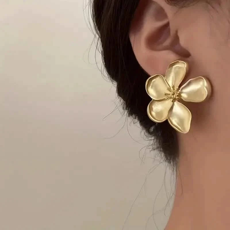 Vintage French-style Golden Flower Earrings DailySale