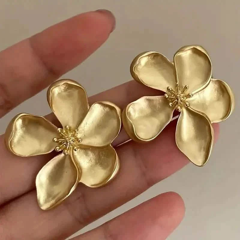Vintage French-style Golden Flower Earrings DailySale